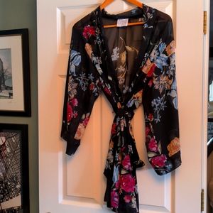 Helena Quinn Short Robe EUC